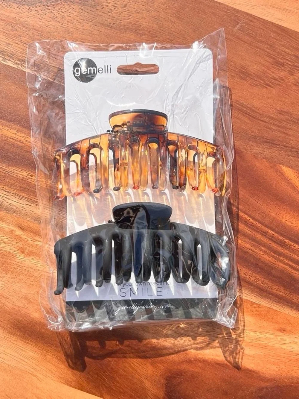 🍒3/$30 NIP Set of 2 Gemelli Hair Clips